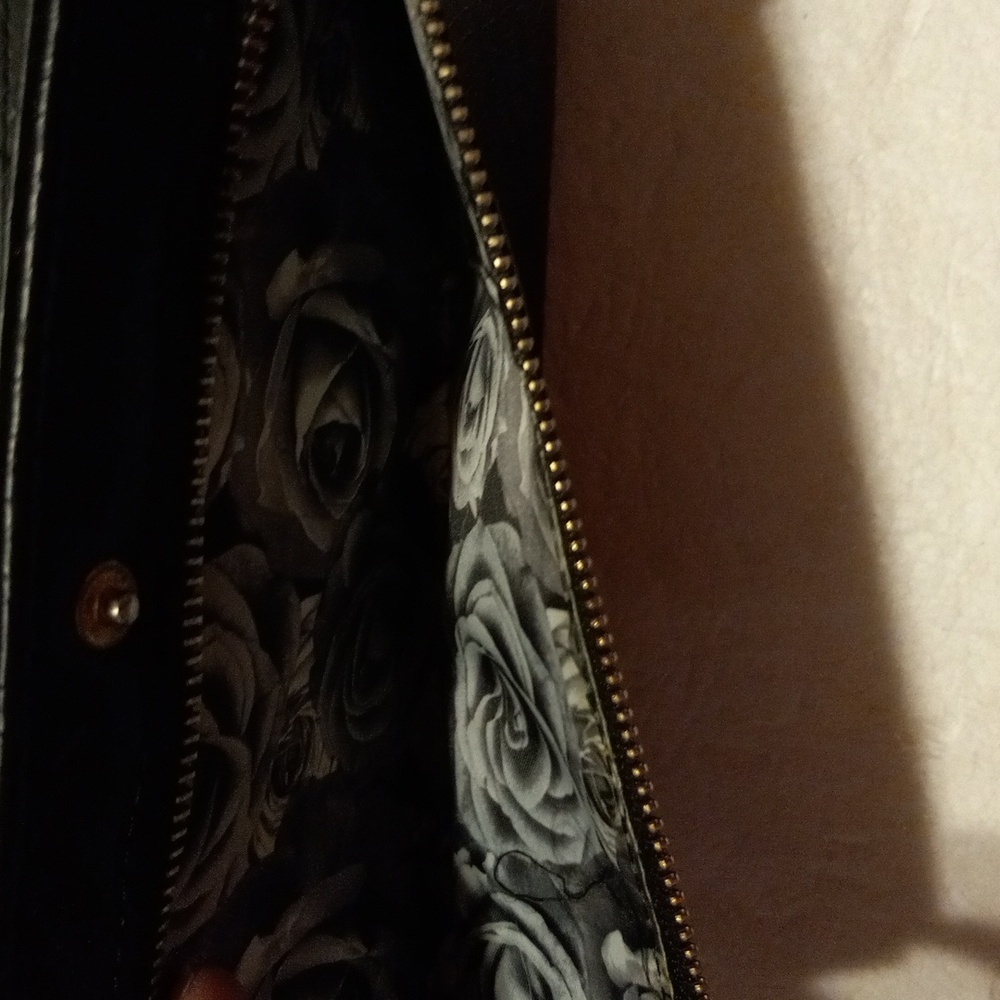 Womens Adrienne vittadini studio wallet black wristlet wallet flowered interior - Picture 8 of 8